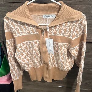Beige and White Patterned Cardigan size S